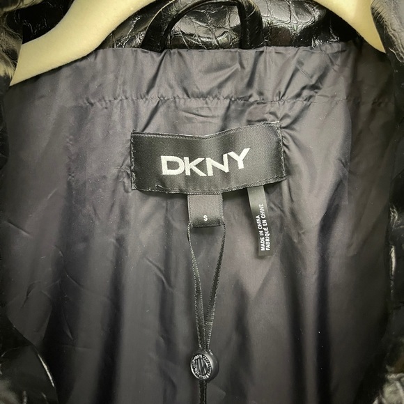 DKNY
Size S Vest New with tags - Picture 8 of 8